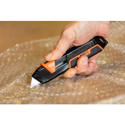 Nóż z ostrzem trapezowym bezpieczny 63-704 NEO TOOLS GTX (63-704)