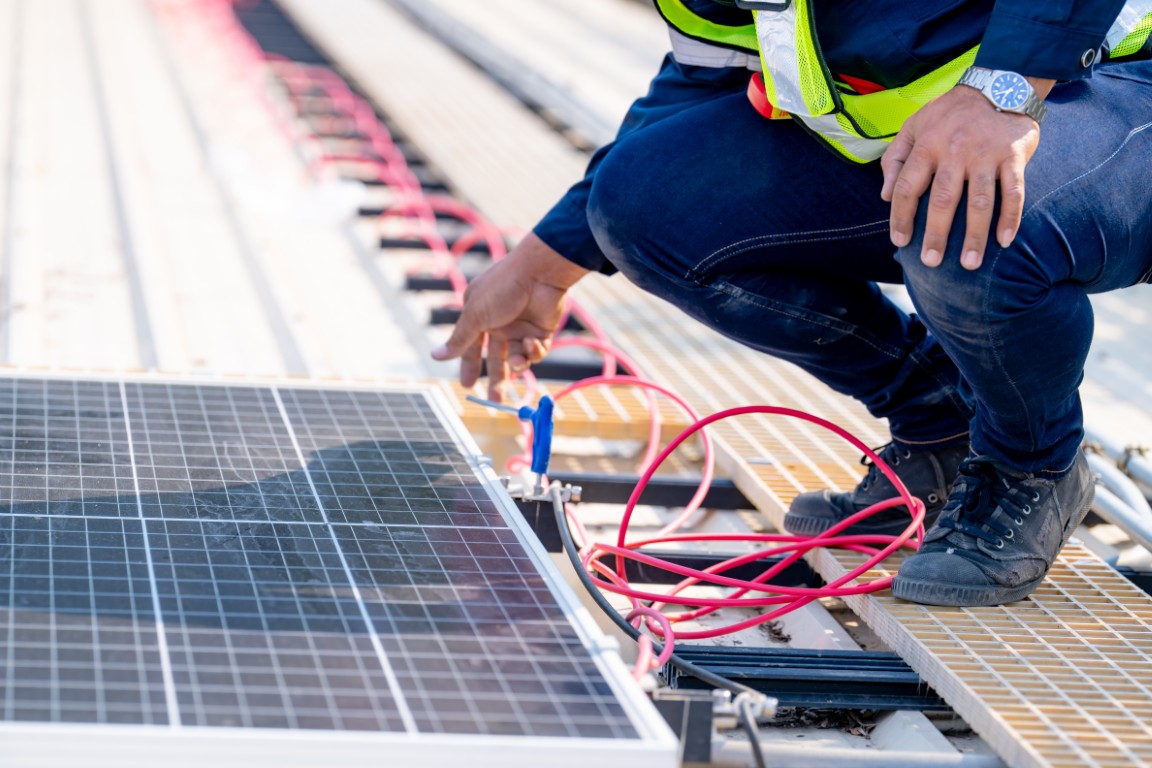 Jak przygotować instalację elektryczną pod fotowoltaikę i magazyn energii? - instalacja-fotowoltaiczna-elektro-spark.jpg
