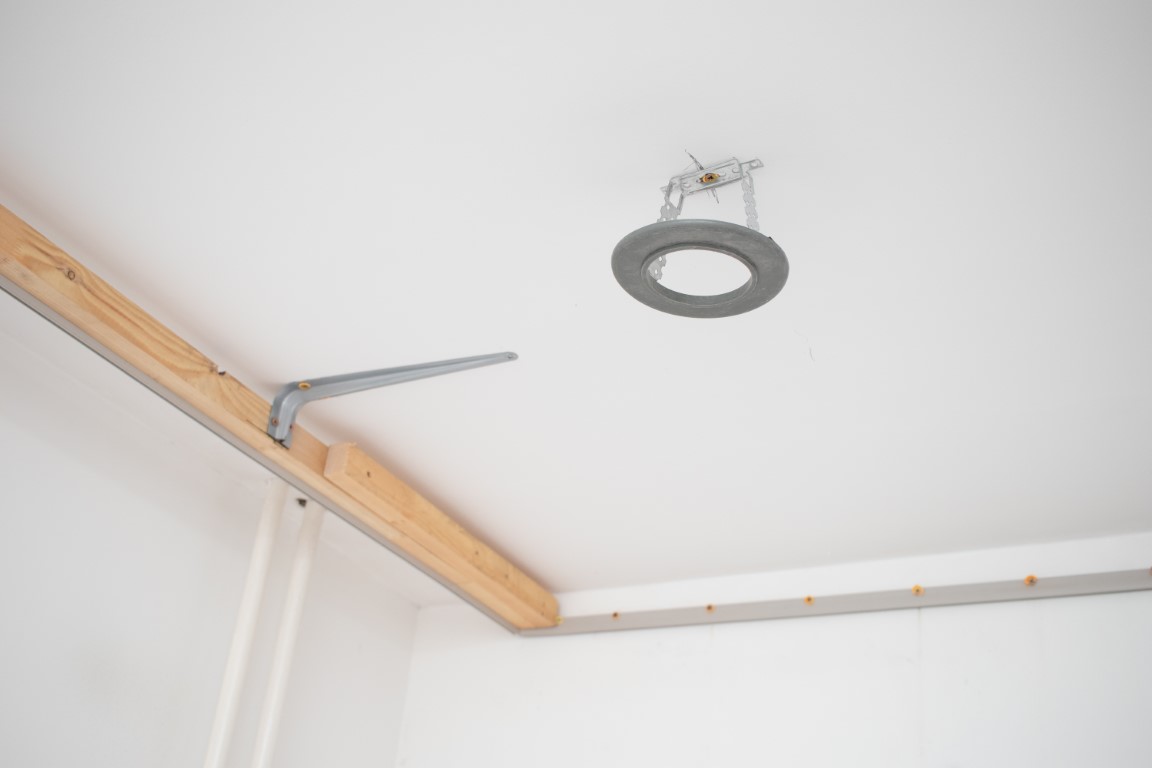 Oświetlenie sufitu napinanego - jakie lampy wybrać? - lampy-na-suficie-napinanym-2.jpg