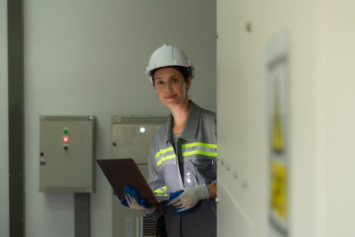 Jak sprawdzić, czy instalacja elektryczna jest zgodna z obowiązującymi normami? - prawo-elektryka-blog-elektrospark.jpg