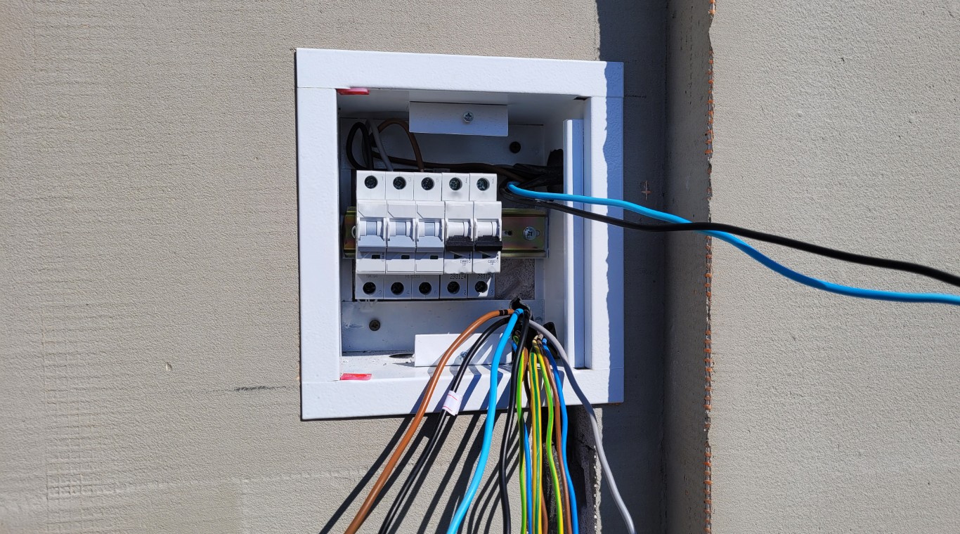 Skrzynka elektryczna na działce - co jest istotne? - skrzynka-elektryczna-dzialka.jpg