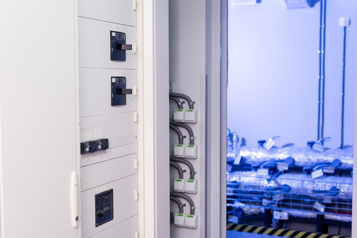 Kolory RAL stosowane w rozdzielnicach elektrycznych. Jakie są najpopularniejsze? - szafa-kolory-ral-elektrospark.jpg